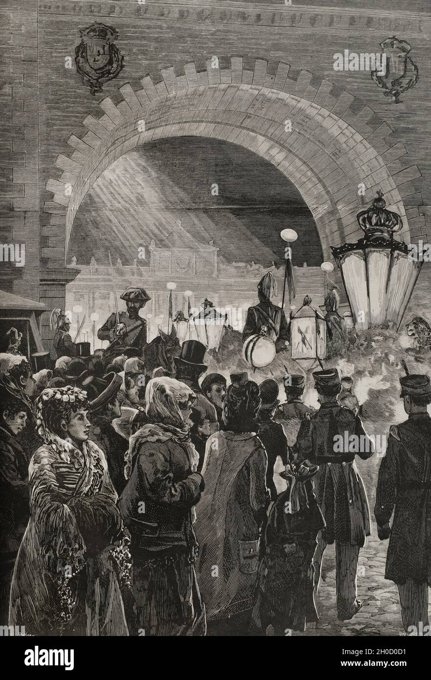 Alfonso XII (1857-1885). Re di Spagna. Mercedes di Orléans (1860-1878). Matrimonio di Re Alfonso XII con Infanta Mercedes di Orleans, celebrato il 23 gennaio 1878. Celebrazioni reali a Madrid in occasione dell'evento. Passaggio del ritiro militare attraverso l'arco di Armería nella notte del 27 gennaio 1878. Disegno dalla vita di Pellicer. Incisione di Ovejero. La Ilustración Española y americana, 1878. Foto Stock