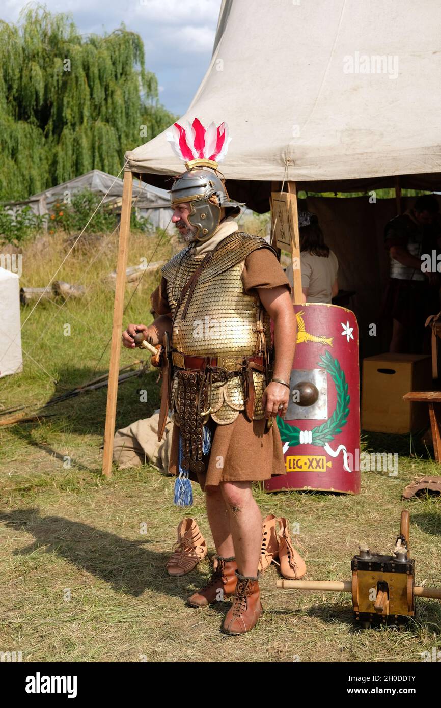 Generale della Legione dell'Impero Romano, Centurion , prima di una rievocazione di battaglia Foto Stock