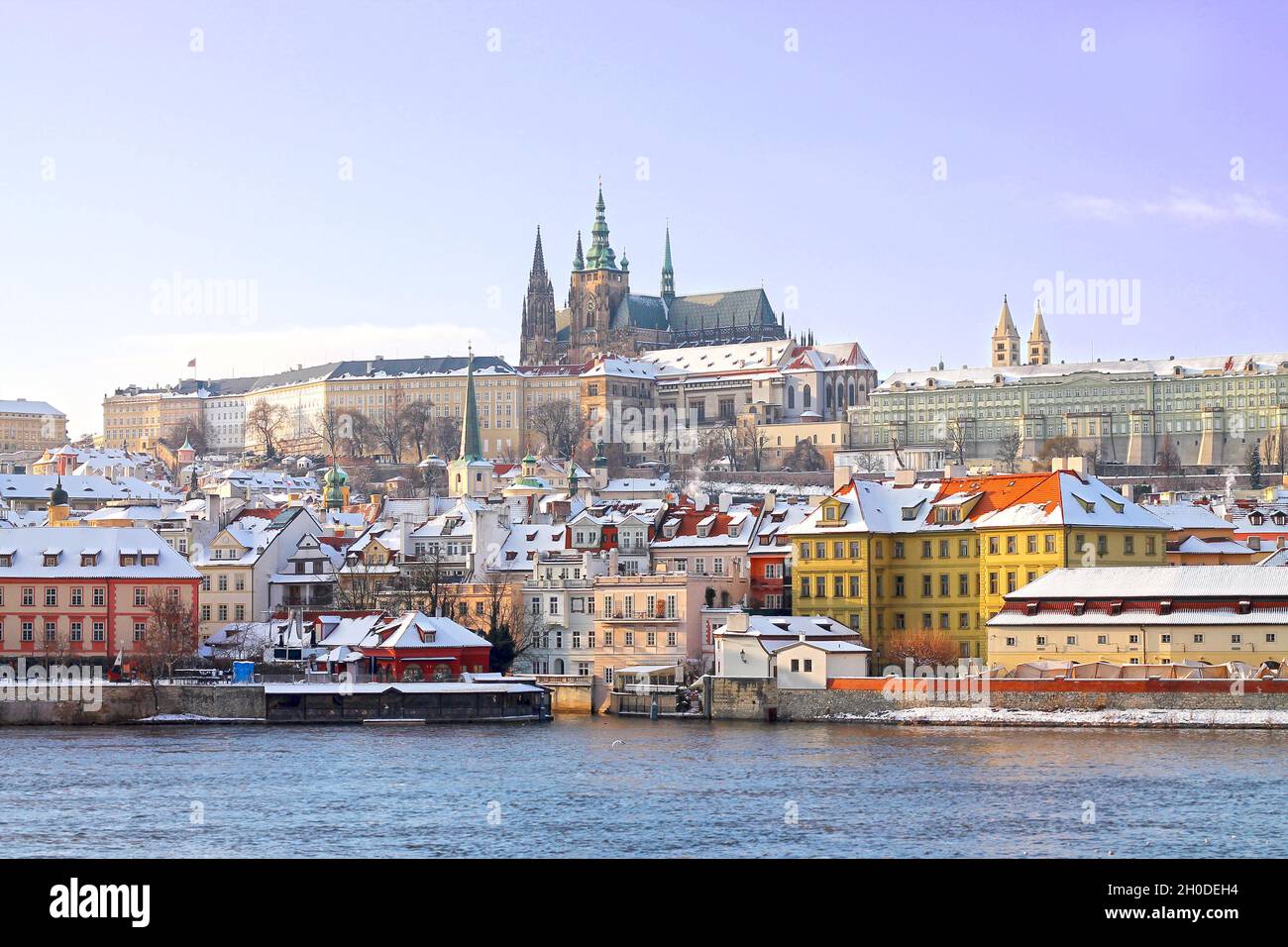 Vista di Praga in inverno, Repubblica Ceca. Popolare destinazione turistica. Foto Stock
