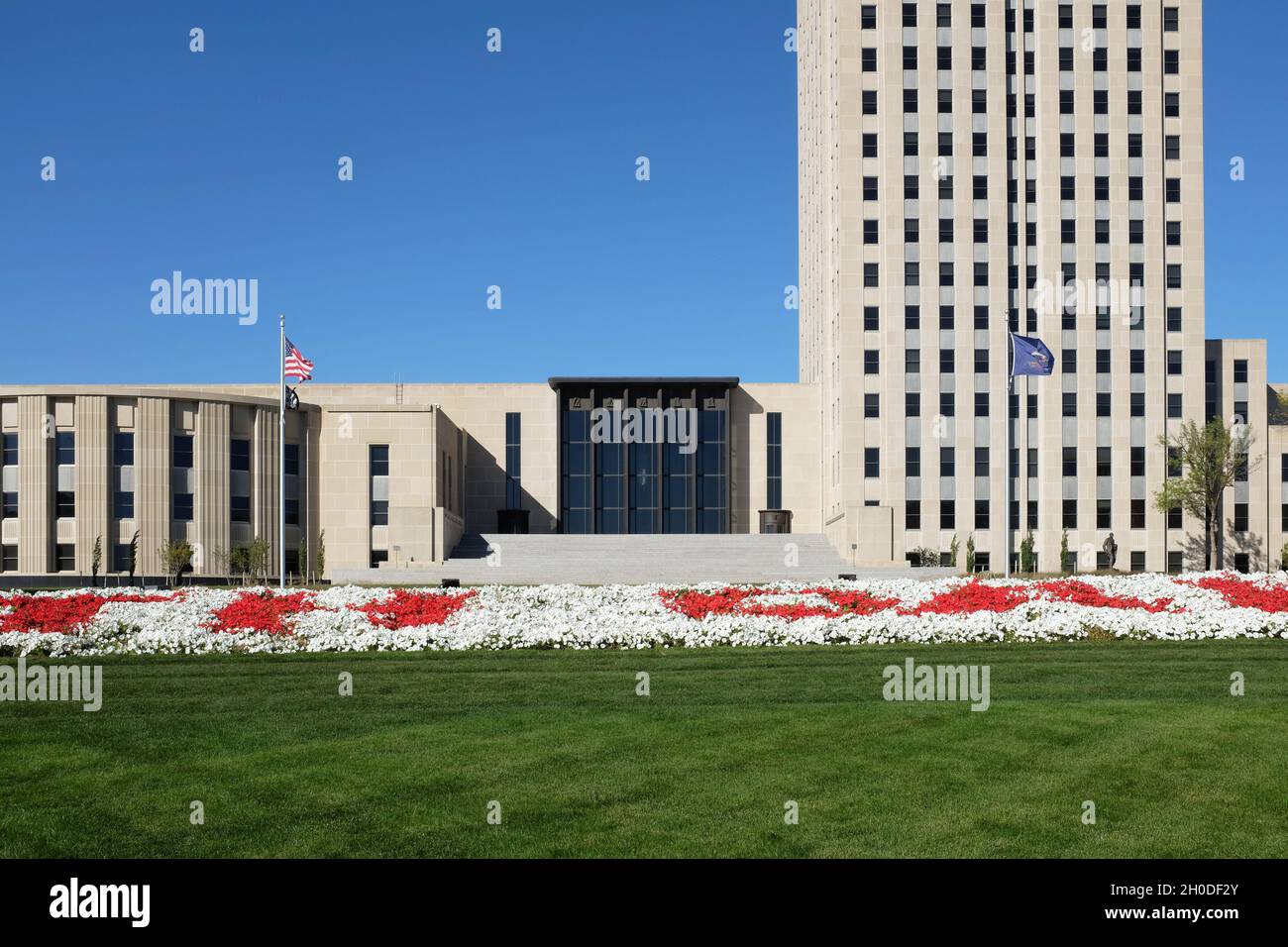 BISMARCK , DAKOTA DEL NORD - 2 OTT 2021: Il Campidoglio dello Stato del Nord Dakota e l'Ufficio governativo. Foto Stock