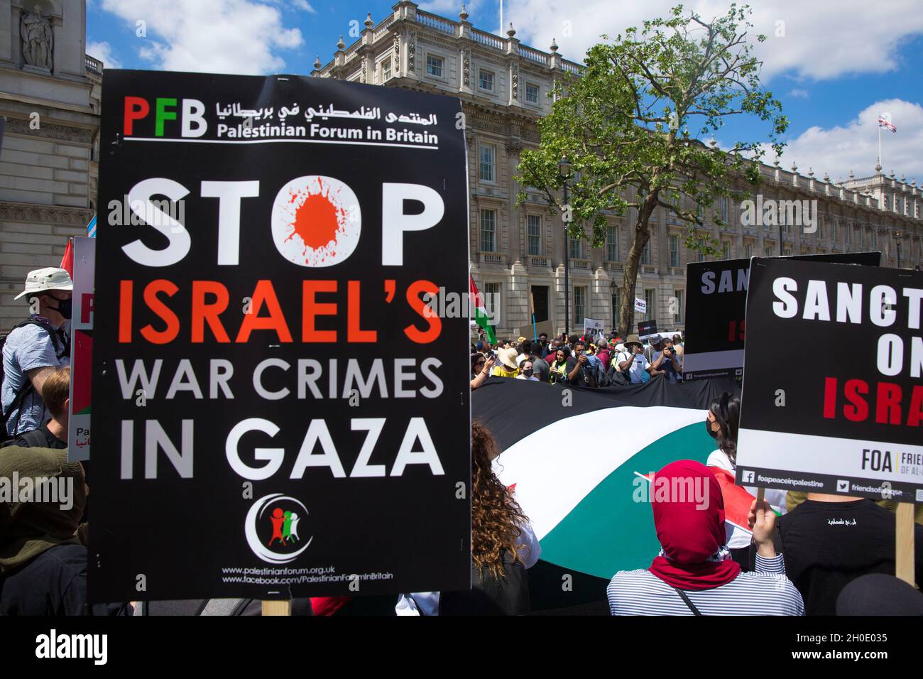 La gente si riunisce per un rally pro-Palestina: “resistere al G7: Protesta della giustizia per la Palestina” vicino Downing Street, Londra centrale, 12 giugno 2021. Foto Stock