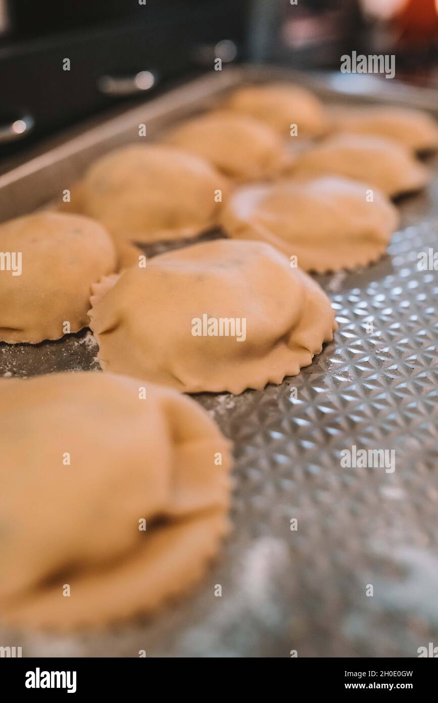 ravioli fatti in casa da zero Foto Stock