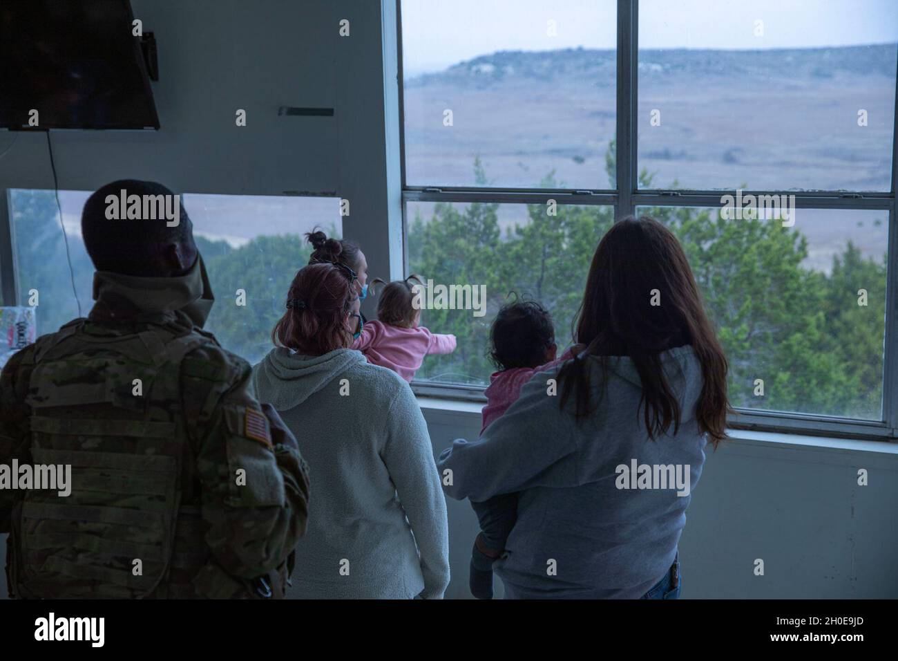 I membri della famiglia dei Troopers assegnati al 2-12° giorno hanno avuto l'opportunità unica di entrare nella vita del loro membro di servizio durante un Family Range Day ospitato dallo Squadron il 9 febbraio 2021. Le famiglie sono state in grado di vedere e conoscere i diversi tipi di apparecchiature utilizzate e sono state incoraggiate a porre domande e a incontrare i responsabili delle unità. Foto Stock
