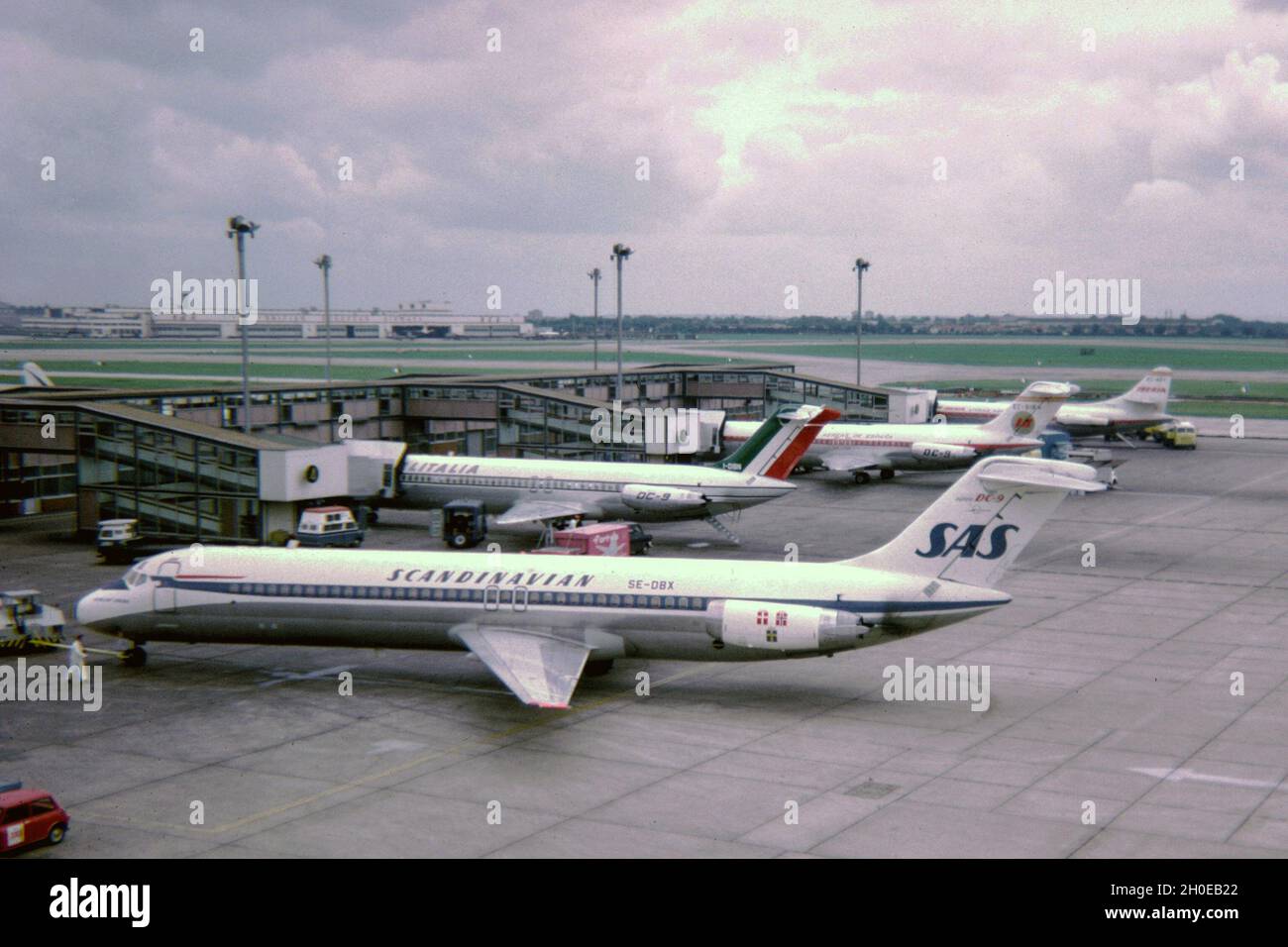 Un SAS McDonnell Douglas DC-9 all'aeroporto di Heathrow nel 1969 Foto Stock
