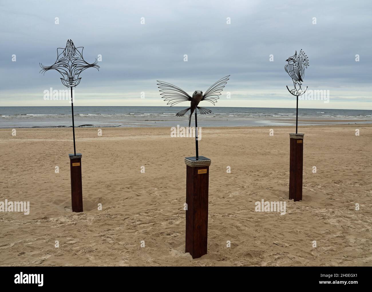 Opere esposte sulla spiaggia di Jurmala in Lettonia Foto Stock