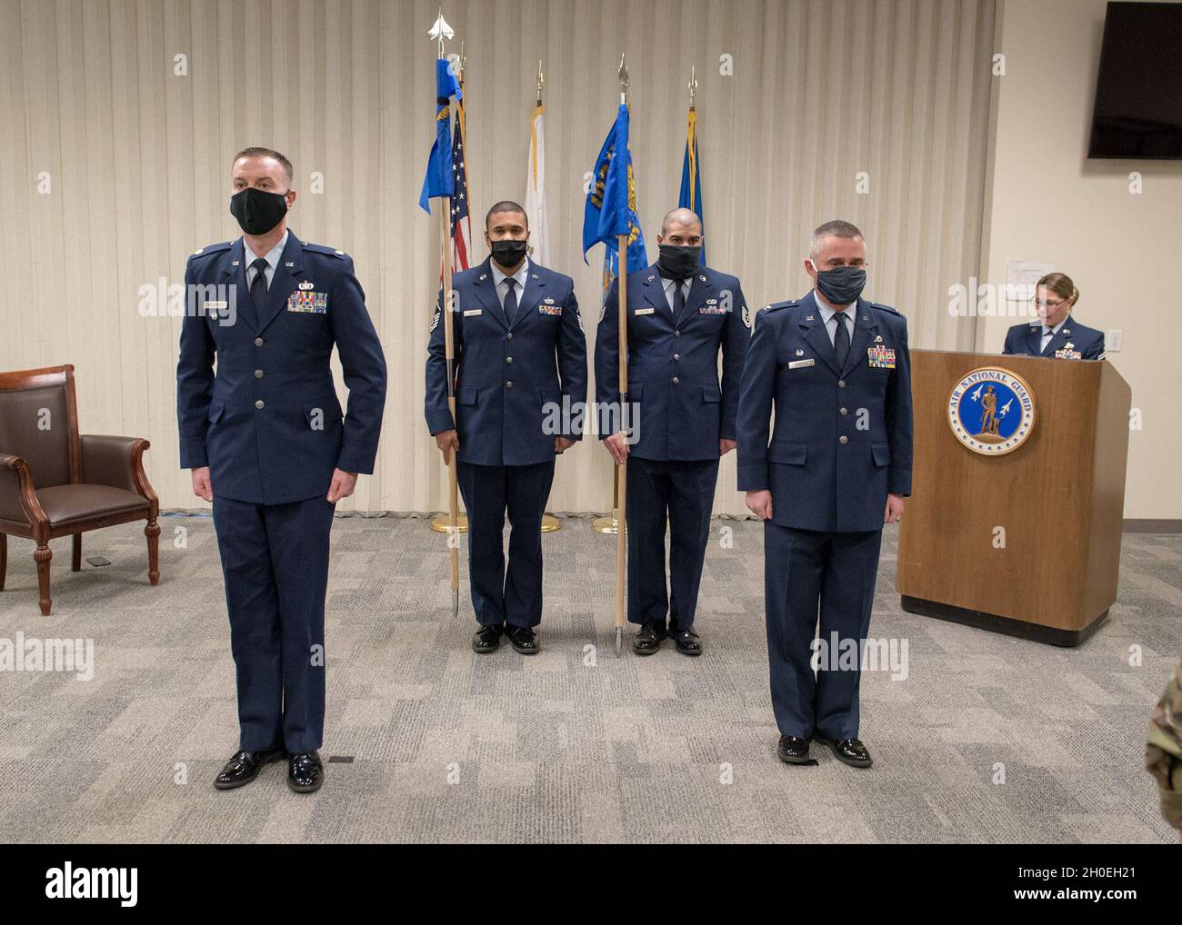 Una ridesignazione formale dell'unità e una cerimonia di cambio di comando per il 102° volo di supporto della forza si è tenuta qui, febbraio 12. Maj. Bethany Hien divenne il comandante dello squadrone di nuova elevazione, succedendo al Lt. Col. Kristen Moulis, che ha servito come comandante dal settembre 2016. Foto Stock