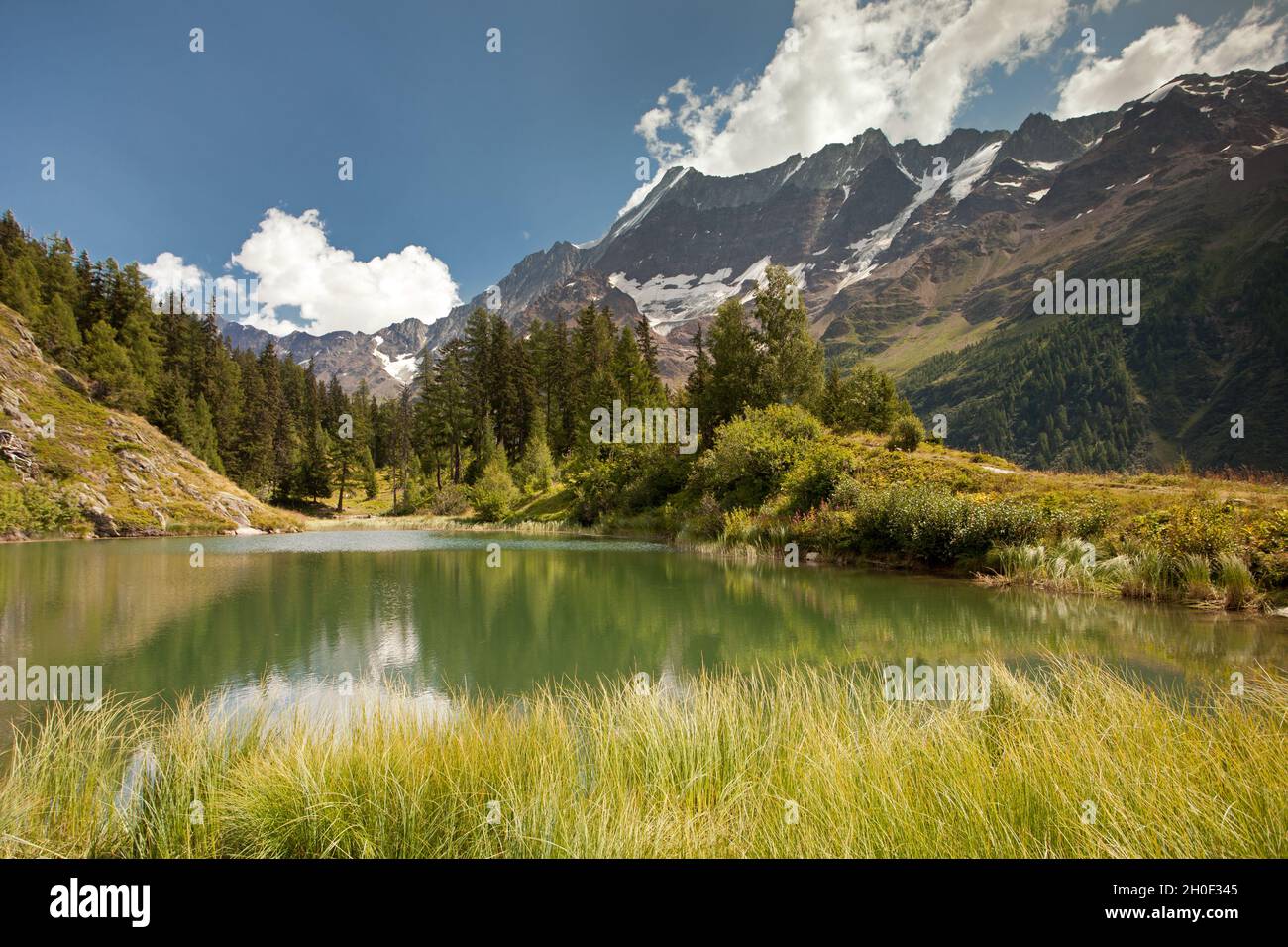 Lago Schwarzsee dal sentiero panoramico di Lötschental Foto Stock