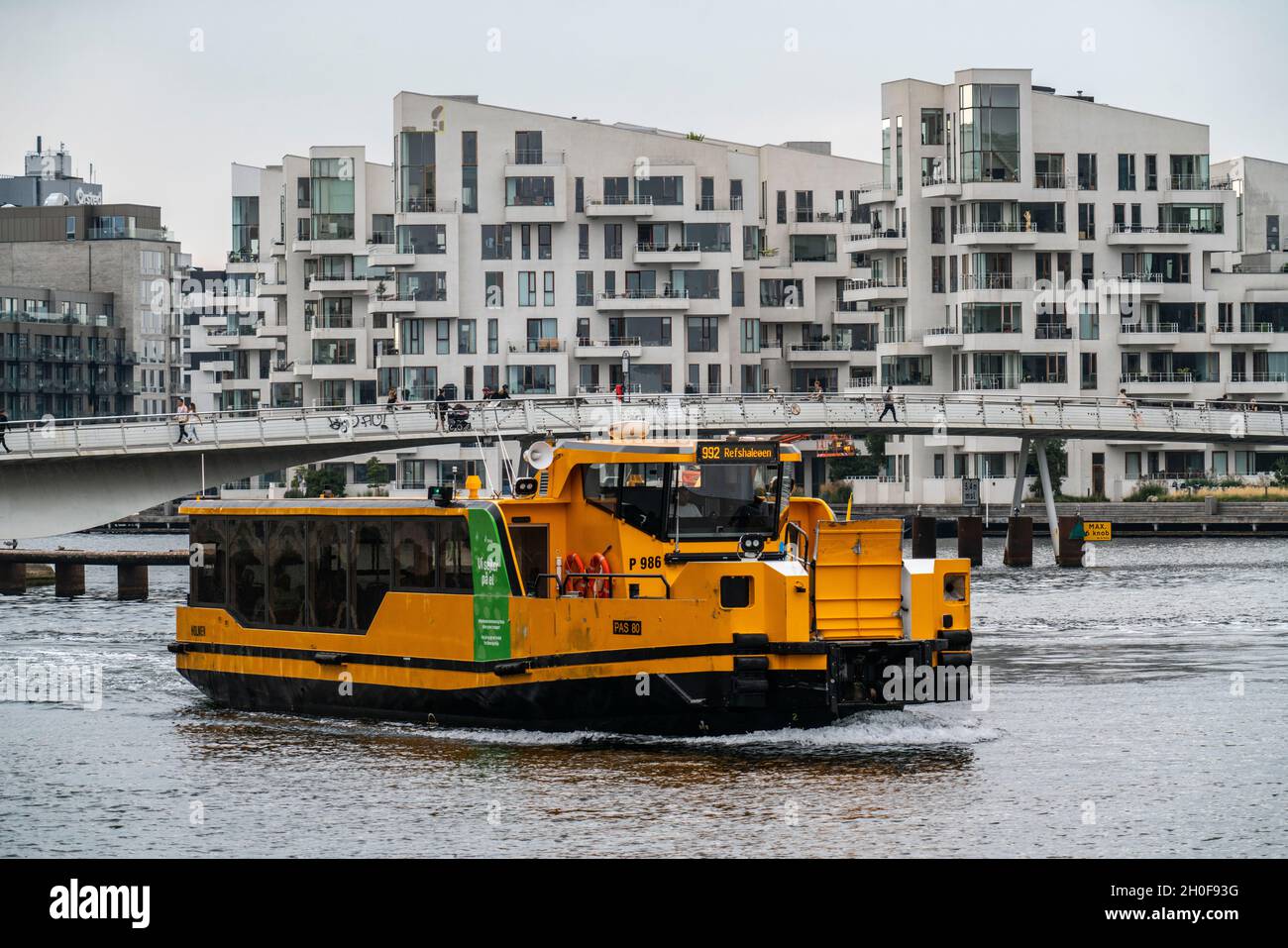 Autobus portuale, linea nel porto di Copenaghen, trasporti pubblici, al ponte Brygggebroen, Sydhavnen, Copenaghen, Danimarca, Foto Stock