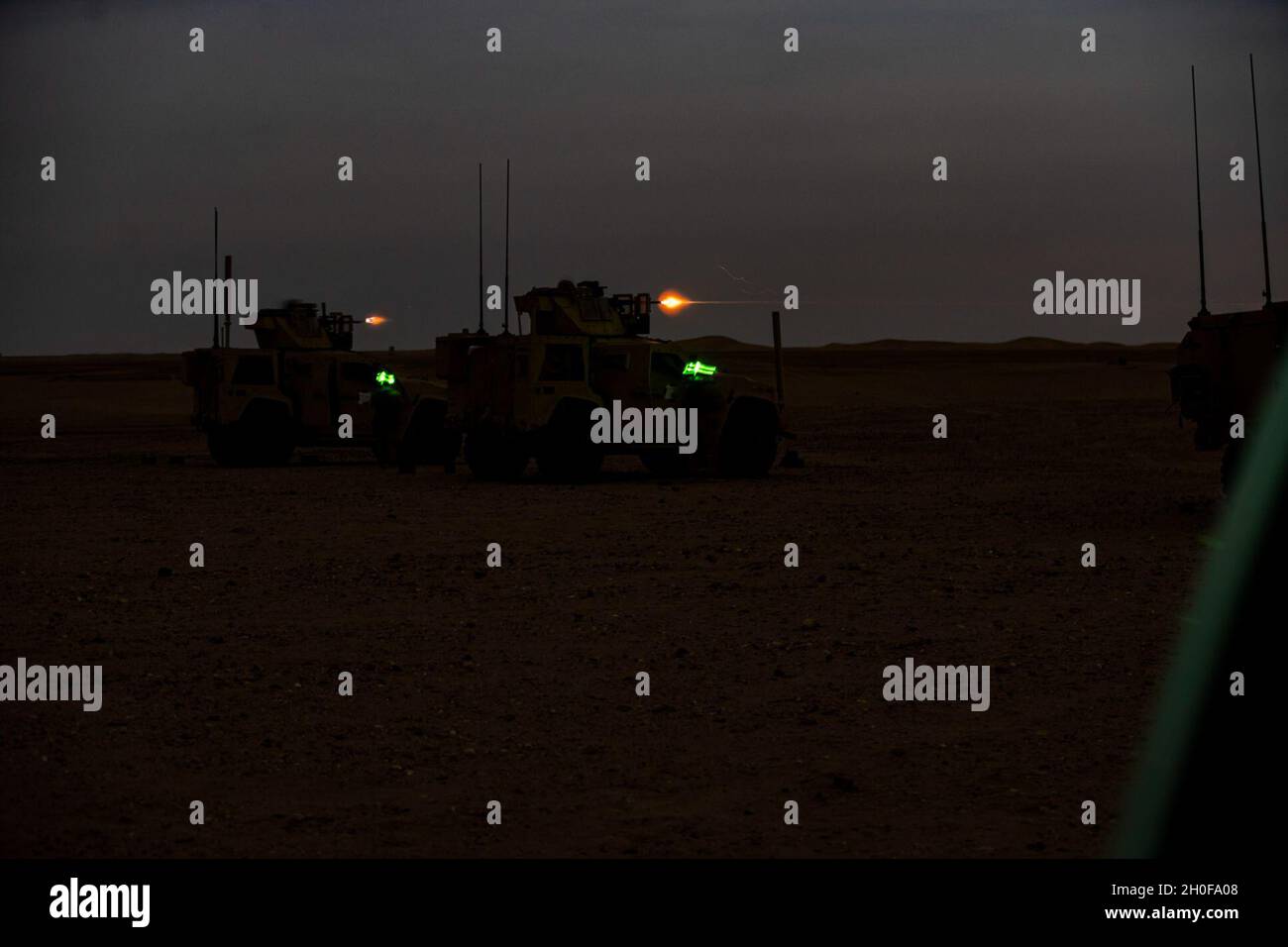 I Marines degli Stati Uniti con la squadra combinata Anti-Armor 3, la squadra di atterraggio di Battaglione 1/4, la 15th Marine Expeditionary Unit, sparano contro bersagli nemici simulati durante un evento di addestramento al fuoco dal vivo di assalto di battaglione, 23 febbraio 2021. Il Makin Island Amphibious Ready Group e il 15° MEU forniscono ai comandanti numerati della flotta e dei combattenti una risorsa reattiva, flessibile e distribuita in avanti in grado di proiettare l'energia marittima, eseguire operazioni di emergenza e rispondere alle crisi. Foto Stock