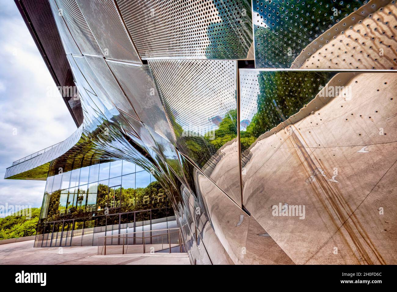 FRANCIA. PARIGI (75) 19° DISTRETTO. PHILHARMONIE EDIFICIO DELL'ARCHITETTO JEAN NOUVEL Foto Stock