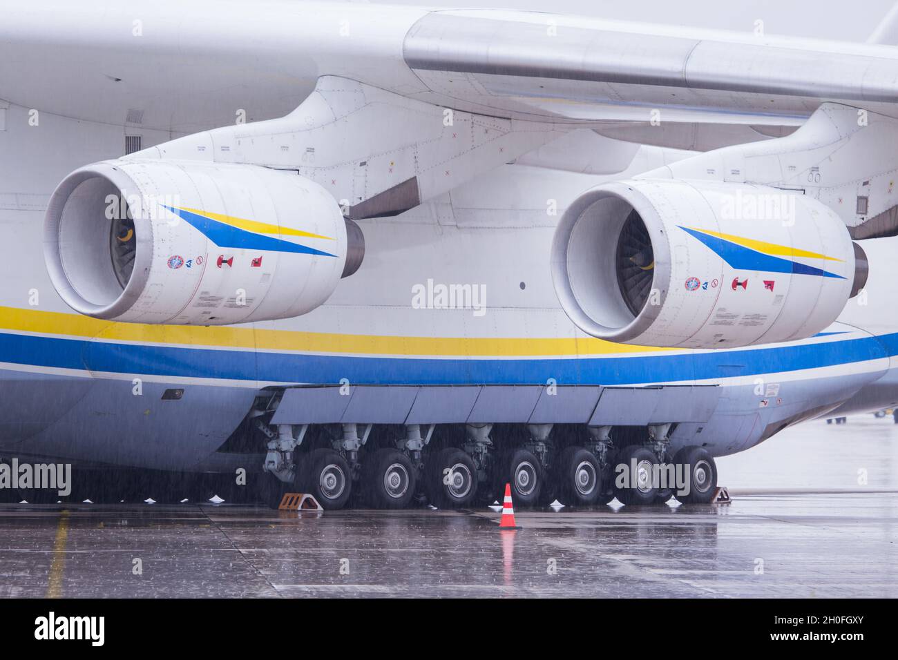 Primo piano di Antonov AN225, il più grande velivolo di trasporto commerciale del mondo Foto Stock