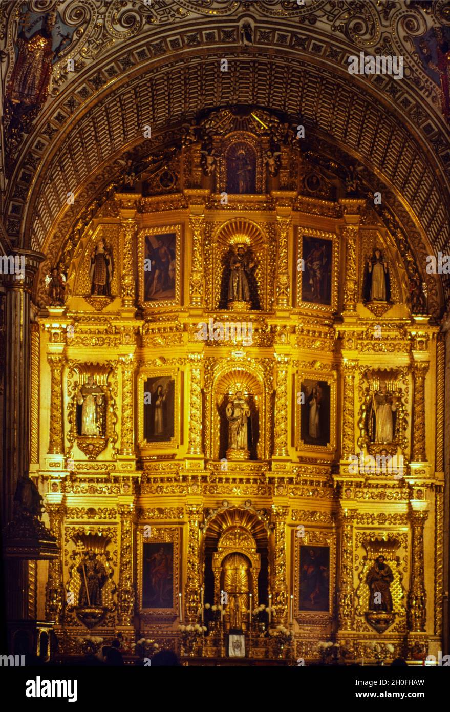 L'interno dell'alter d'oro della Chiesa di Santo Domingo de Guzman in Oaxaca Messico Foto Stock