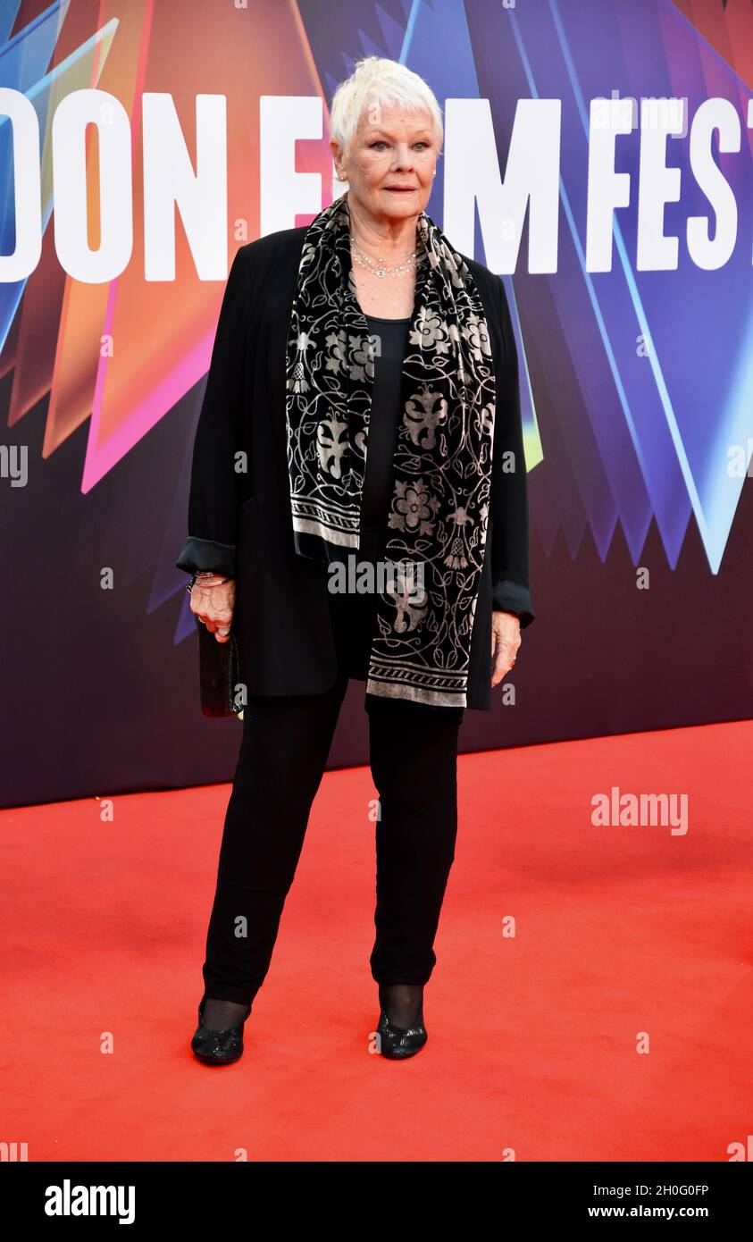 Londra, Regno Unito. Dame Judi Dench.'Belfast' - American Airlines Gala, BFI London Film Festival, Royal Festival Hall, Southbank.UK Foto Stock