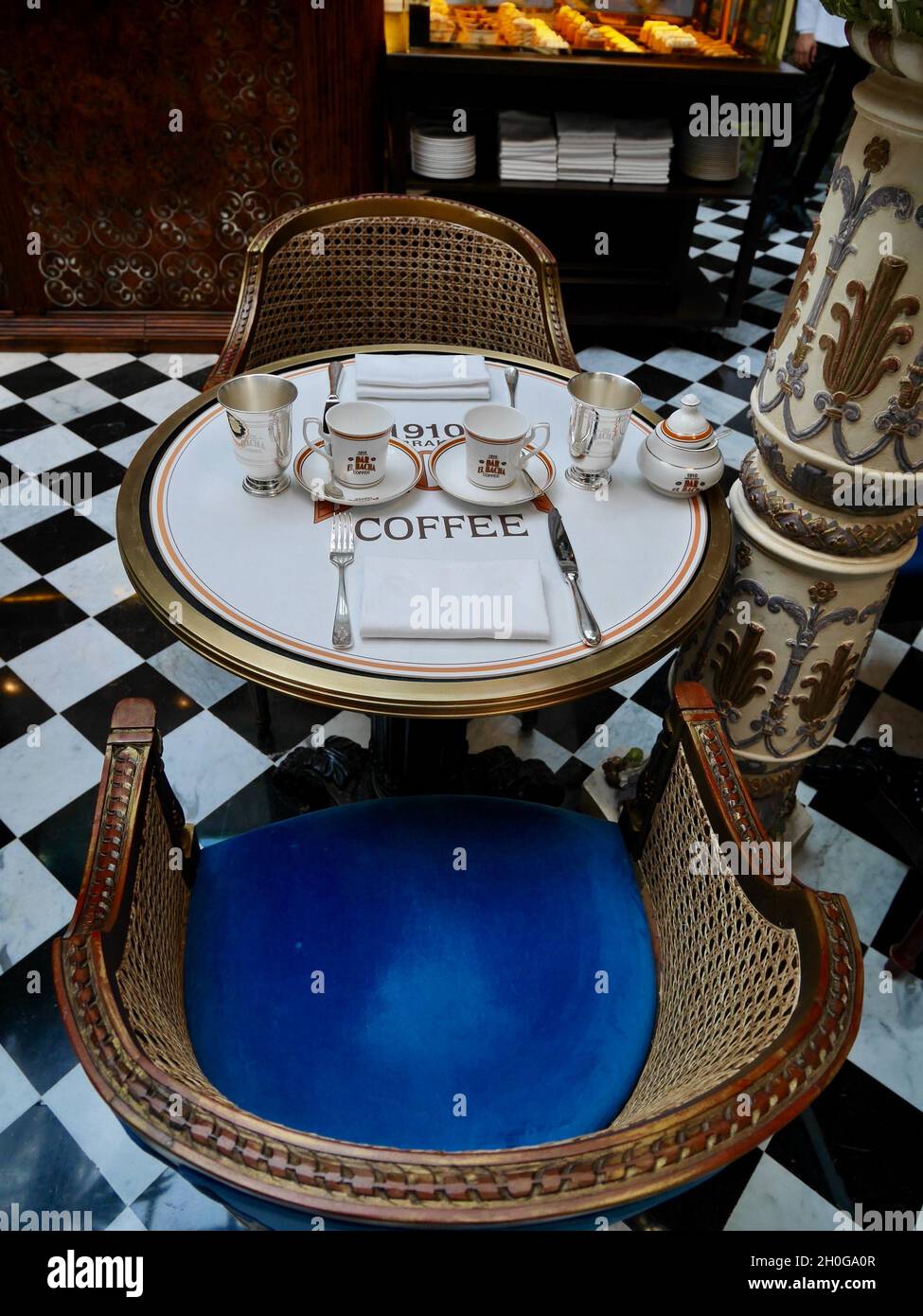 Marrakech, Marocco, 21.01.2020. Impostare il tavolo in Bacha Coffee. Foto Stock
