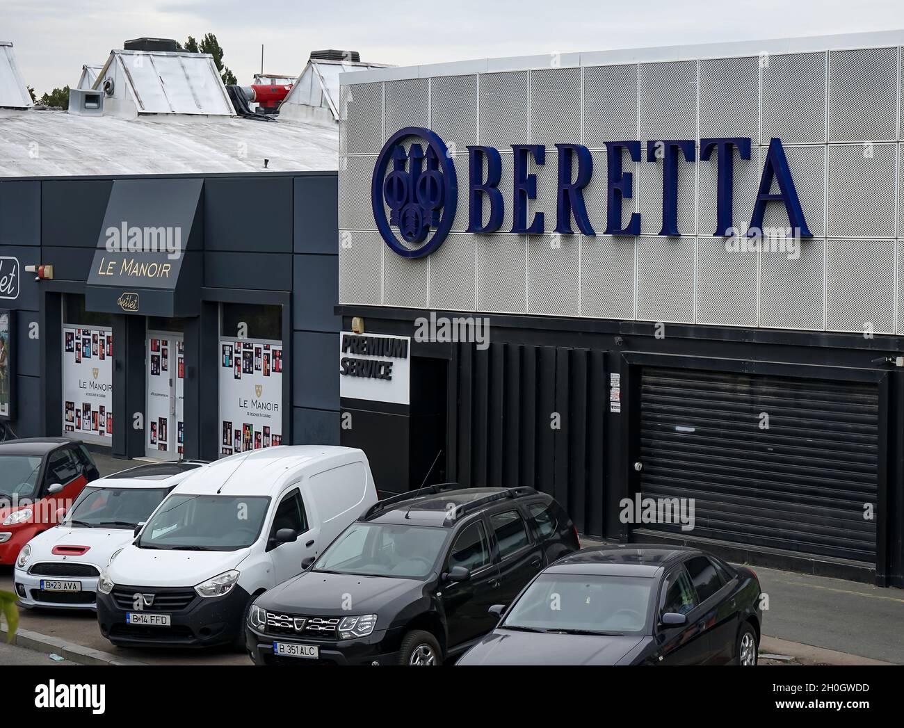 Bucarest, Romania - 10 ottobre 2021: Beretta Romania Interarms in-store shopping, a Bucarest. Foto Stock