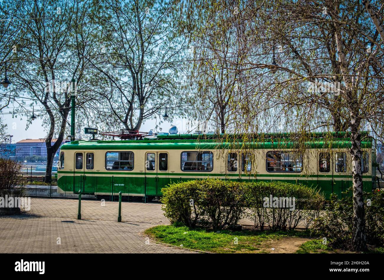 Budapest, Ungheria, marzo 2020, vista di un treno dalla stazione di Boráros tér Foto Stock