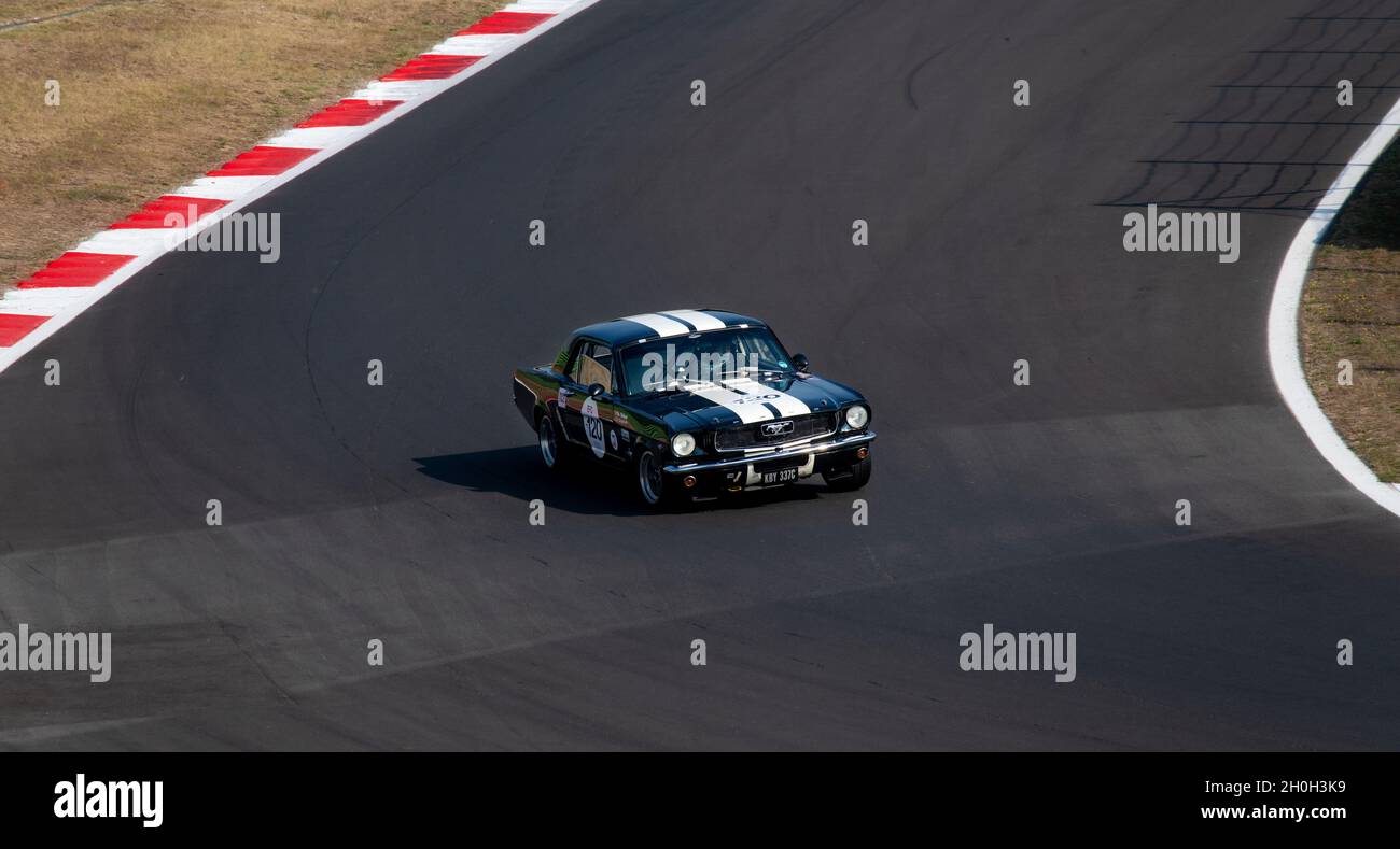 Italia, settembre 11 2021. Vallelunga classico. Anni '70 corsa storica auto su asfalto pista svolta, Ford Mustang 689 Foto Stock