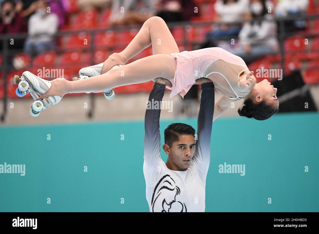 PAULINA RUIZ - JUAN SEBASTIAN LEMUS, Colombia, Performing in Senior Pairs - Free Program ai Campionati del mondo di pattinaggio artistico 2021 al Polideportivo SND Arena, il 09 ottobre 2021 ad Asuncin, Paraguay. (Foto di Raniero Corbelletti/AFLO) Foto Stock
