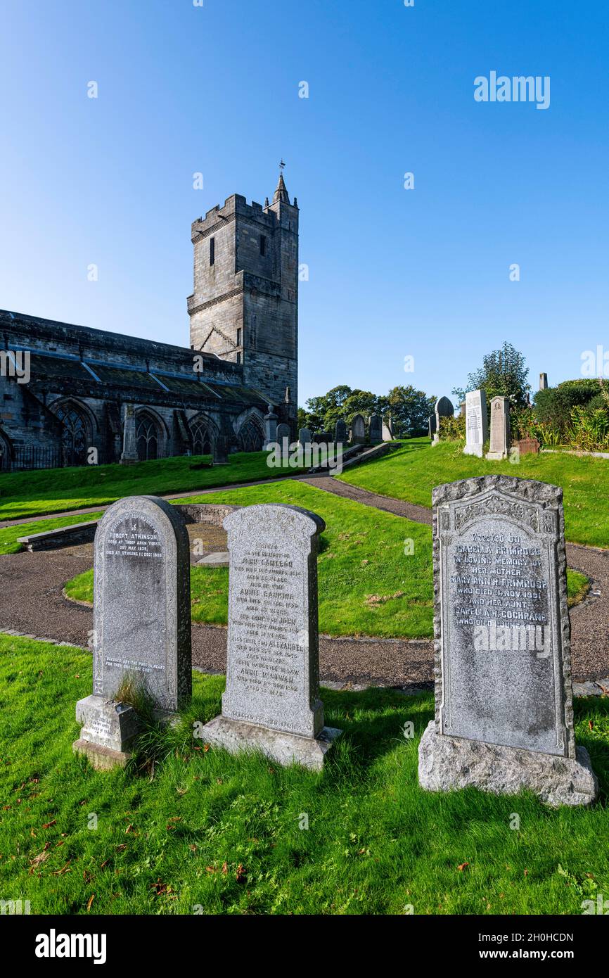 Cimitero della città vecchia con la chiesa Santa rude sullo sfondo, Stirling, Scozia, Regno Unito Foto Stock