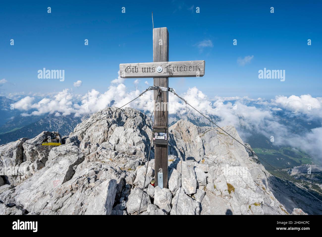 Croce della cima di Hochkalter, Alpi Berchtesgaden, Berchtesgadener Land, alta Baviera, Baviera, Germania Foto Stock