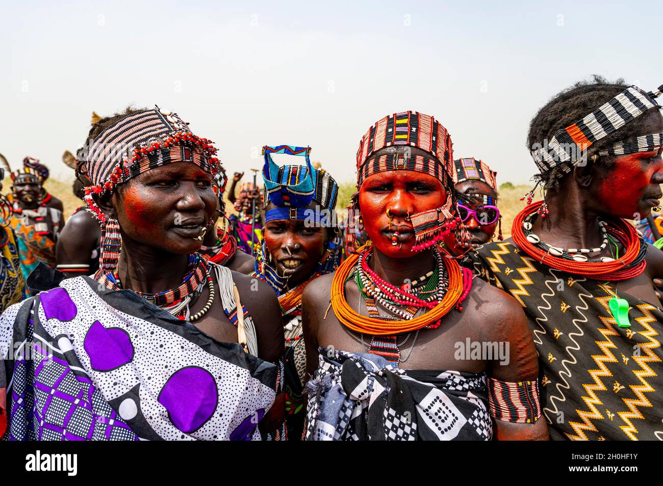 Donne tradizionali vestite della tribù Jiye, Eastern Equatoria state, South Sudan Foto Stock