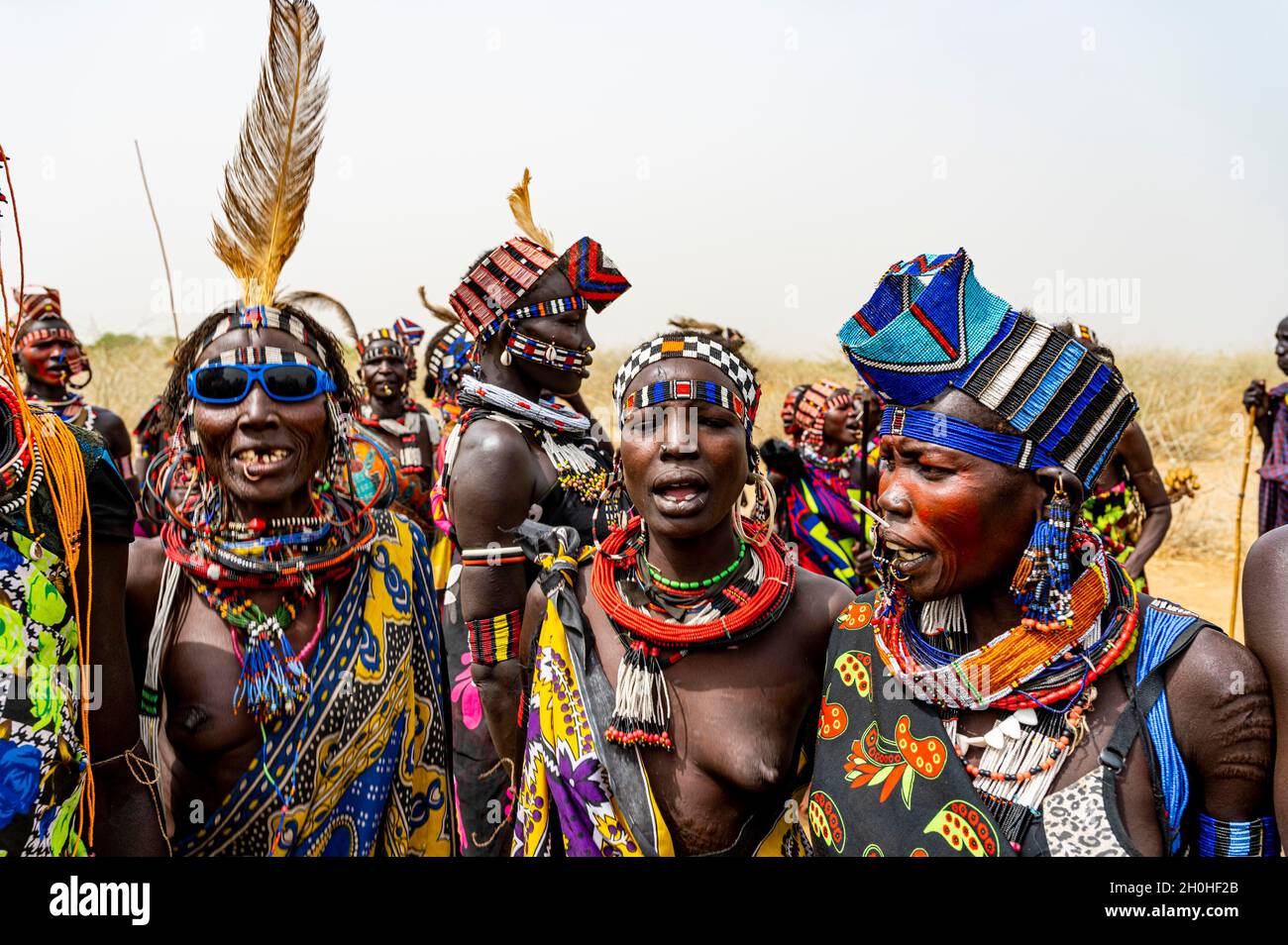 Donne tradizionali vestite della tribù Jiye, Eastern Equatoria state, South Sudan Foto Stock