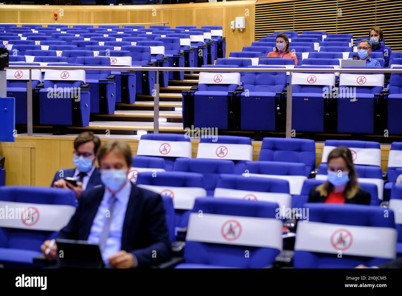 Belgio, Bruxelles, 1 luglio 2021: Sala stampa del Berlaymont, sede della Commissione europea: prevenzione della salute e della sicurezza contro il Covid 19 Foto Stock