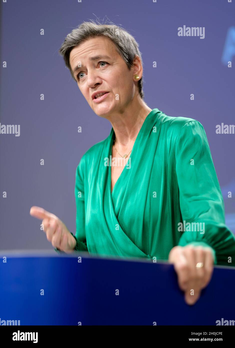 Belgio, Bruxelles, 8 luglio 2021: Il Commissario europeo Margethe Vestager partecipa a una conferenza stampa, annunciando che la Commissione europea ha lo è Foto Stock