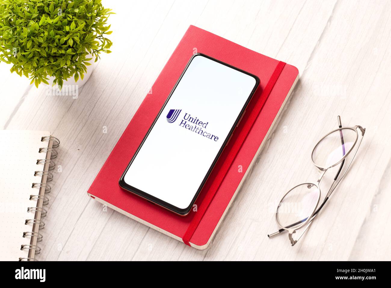 West Bangal, India - 09 ottobre 2021 : UnitedHealthcare logo sullo schermo del telefono immagine stock. Foto Stock