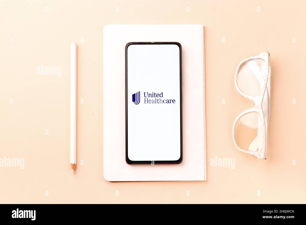 West Bangal, India - 09 ottobre 2021 : UnitedHealthcare logo sullo schermo del telefono immagine stock. Foto Stock