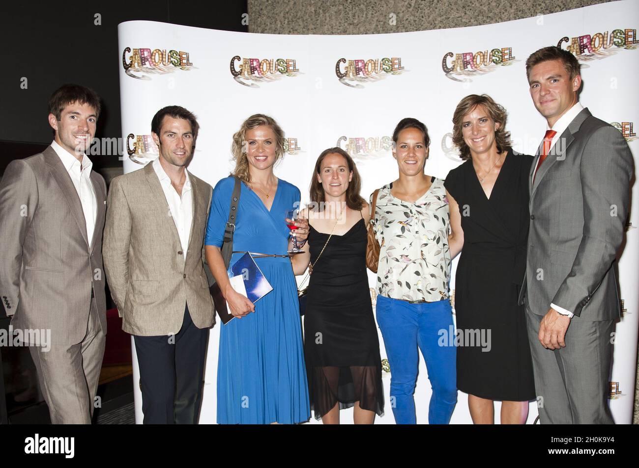 I vogatori olimpici Zac Purchase, Mark Hunter, Anna Watkins, Sophie Hosking, Jess Eddie, Katherine Grainger e Pete Reed partecipano alla giostra del Barbican - Londra. Foto Stock