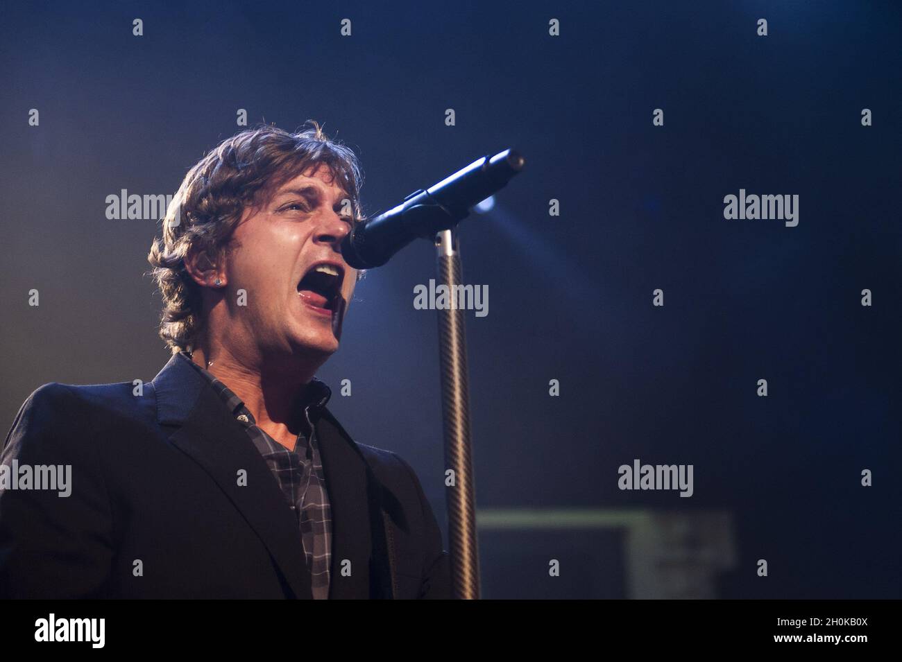 Rob Thomas di Matchbox Twenty si esibisce presso la Roundhouse nel centro di Londra, come parte dell'iTunes Festival 2012. Foto Stock