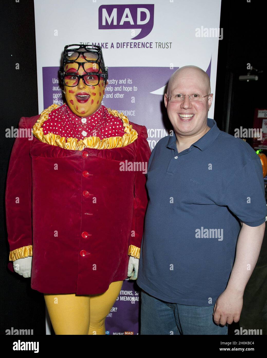 Matt Lucas (ex leigh Bowery) e Sam Buttery (Leigh Bowery) partecipano all'esibizione di Halloween di Taboo alla Brixton Club House di Londra. Foto Stock