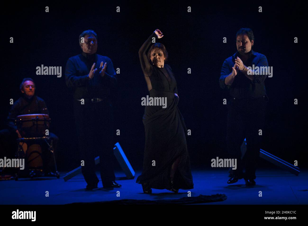 EVA Yerbabuena esegue !AY! Live sul palco, come parte del Festival di flamenco di Londra al Sadlers Wells Foto Stock