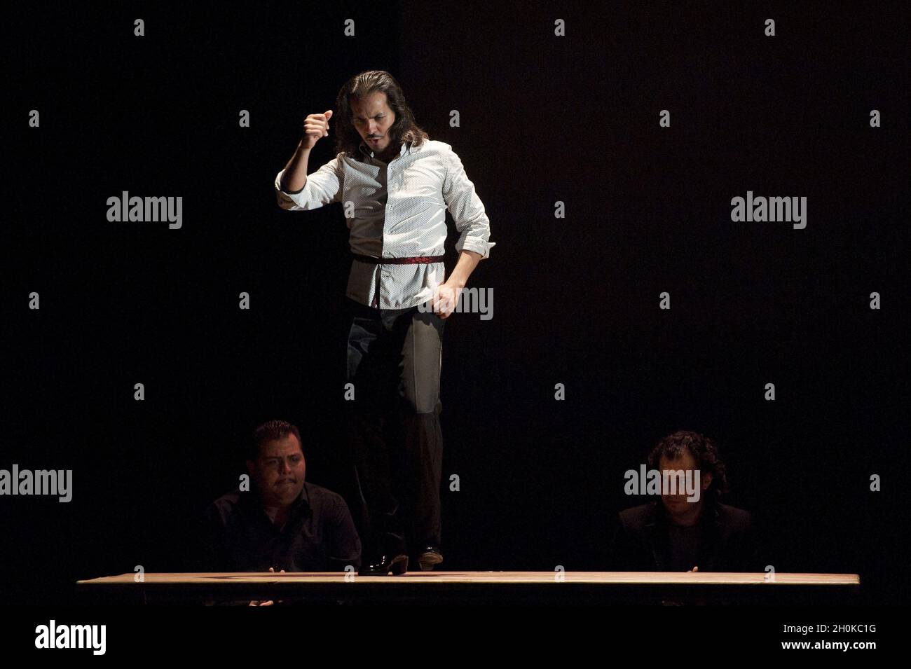 Juan Manuel Fernandez Montoya 'Farraquito' suona Abolengo, come parte del Festival di flamenco di Londra al Sadler's Wells. Foto Stock