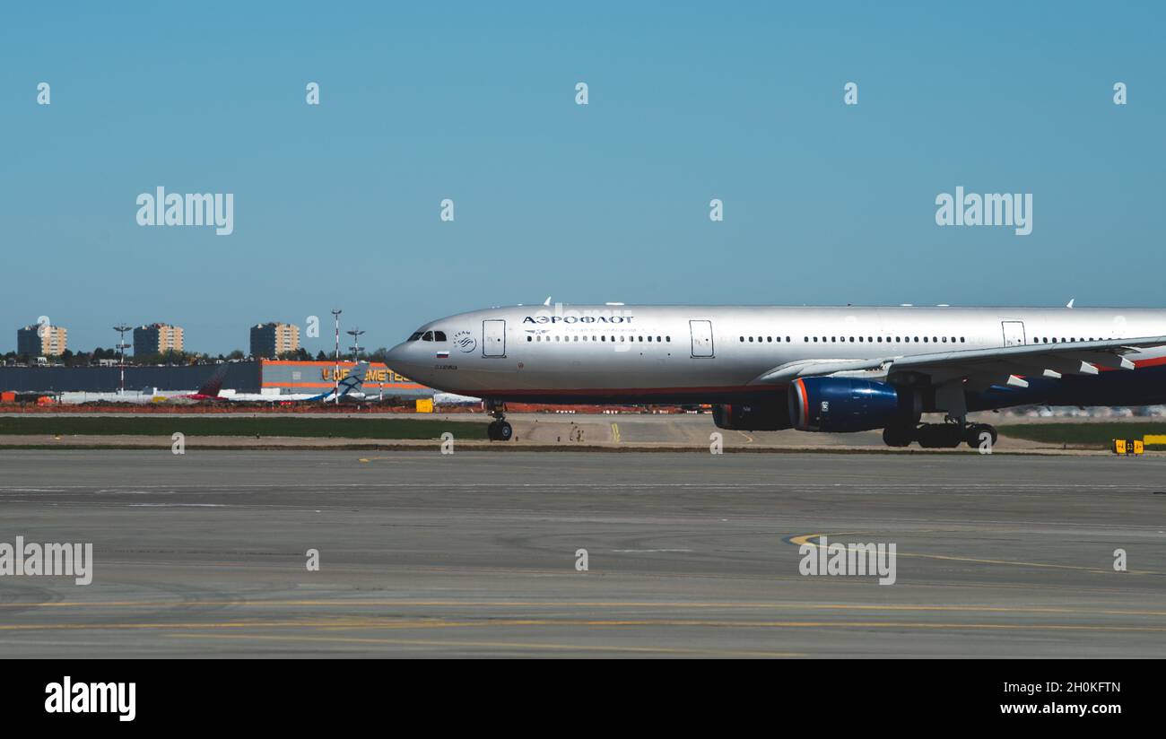 11 maggio 2021, Mosca, Russia. Airbus A330 delle compagnie aeree Aeroflot sul campo aereo dell'aeroporto di Sheremetyevo. Foto Stock