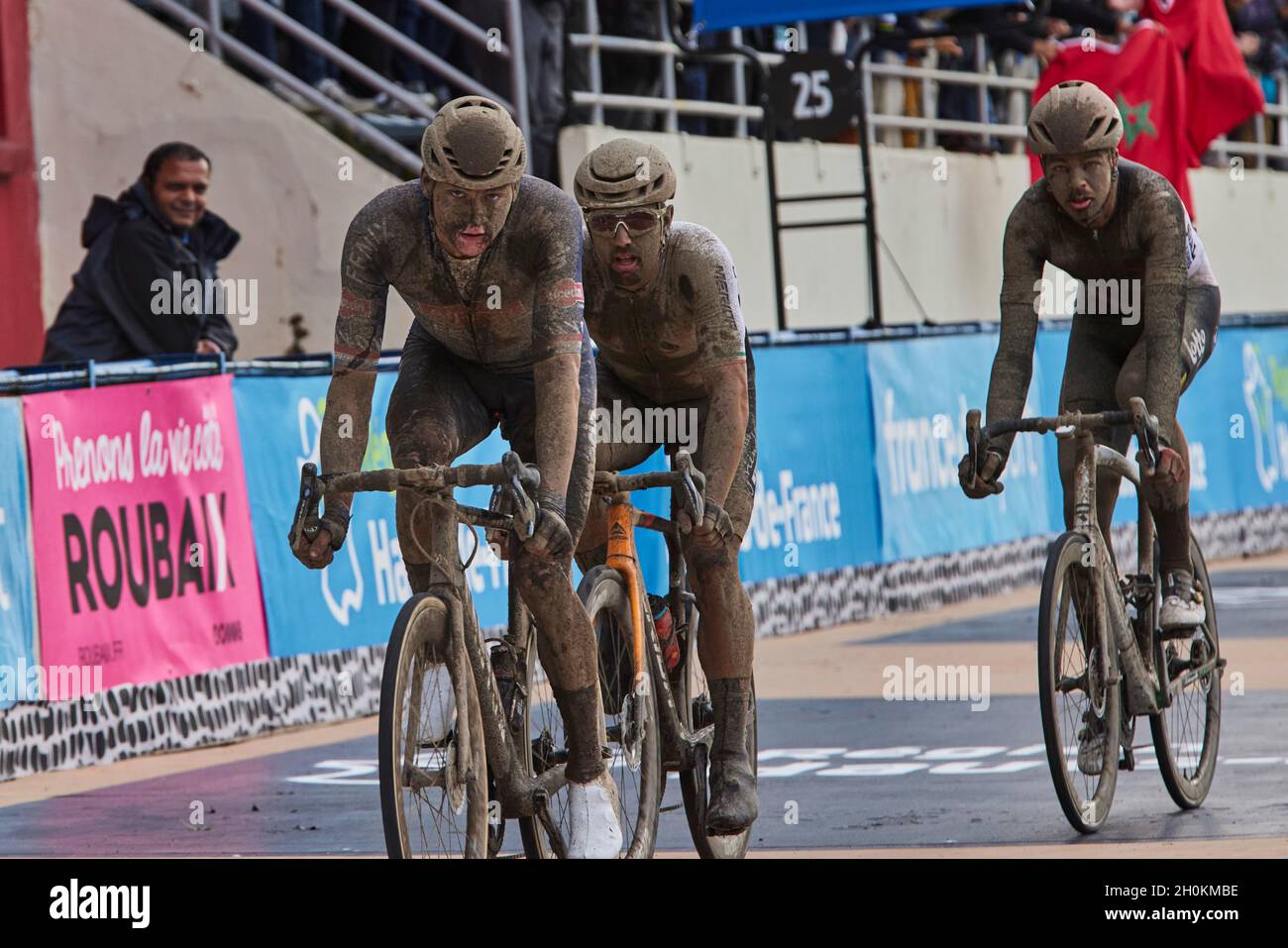 Parigi Roubaix 2021 3 ott 2021 1° Sonny Colbrelli 2° Florian Vermeersch 3° Mathieu Van der Poel Foto Stock
