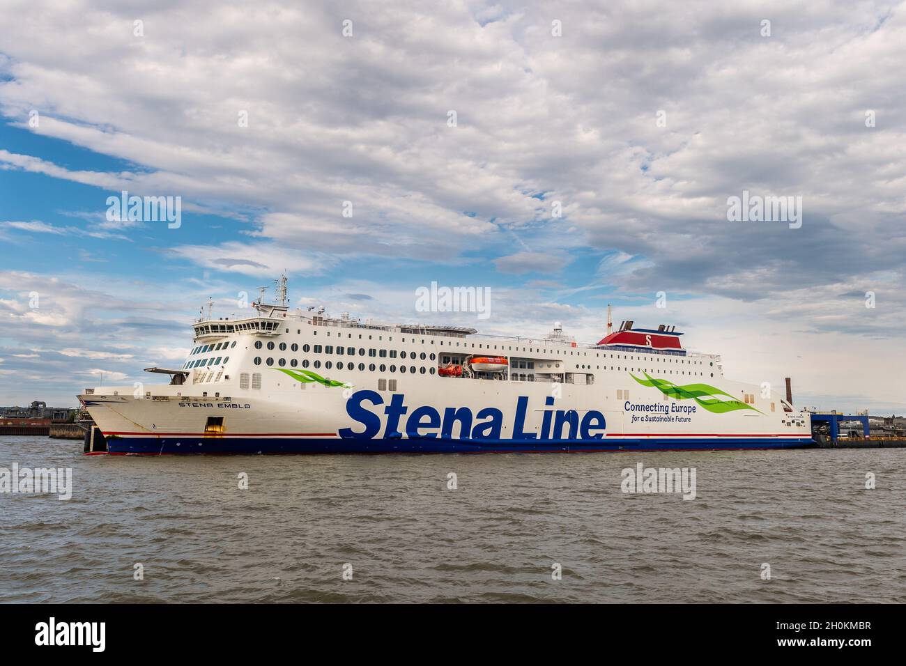 Traghetto passeggeri RO-Ro Stena Embla si prepara a navigare a Belfast da Birkenhead, Merseyside, Regno Unito. Foto Stock