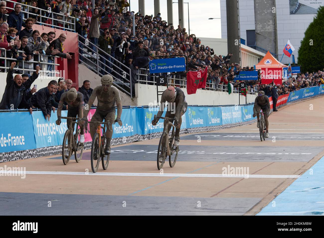 Parigi Roubaix 2021 3 ott 2021 1° Sonny Colbrelli 2° Florian Vermeersch 3° Mathieu Van der Poel Foto Stock