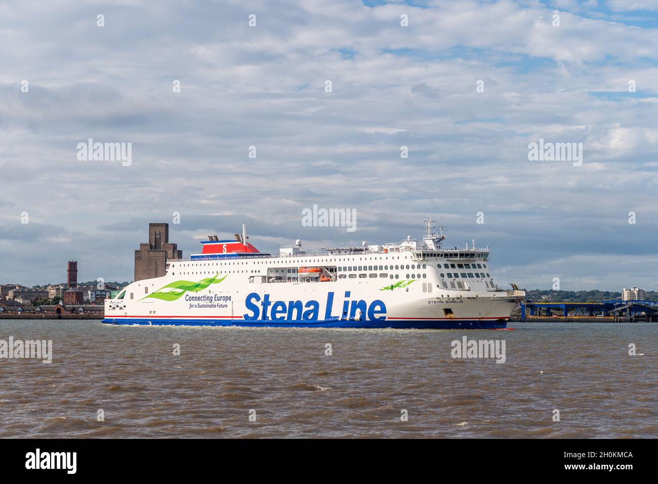 Traghetto passeggeri RO-Ro Stena Embla salpa a Belfast da Birkenhead, Merseyside, Regno Unito. Foto Stock
