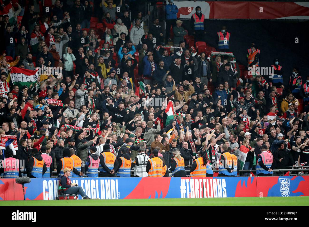 Londra, Regno Unito. 12 ottobre 2021. Tifosi ungheresi al qualificatore della Coppa del mondo Inghilterra/Ungheria, al Wembley Stadium di Londra, Regno Unito, il 12 ottobre 2021. Credit: Paul Marriott/Alamy Live News Foto Stock