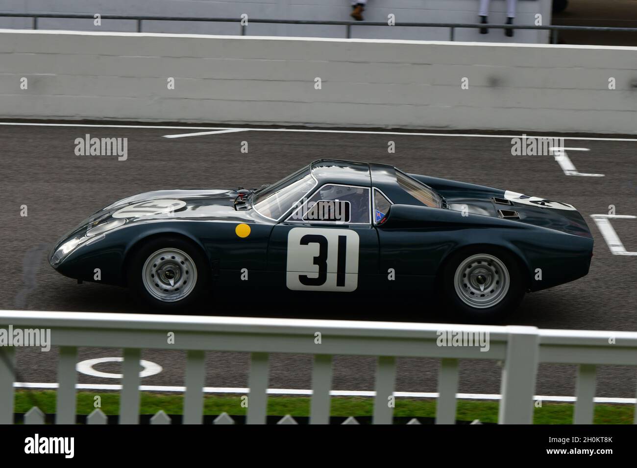 Rover BRM turbine, BRM Celebration, settant'anni da quando hanno partecipato per la prima volta al Gran Premio del 1951 tenutosi a Silverstone. Goodwood Revival 2021, Foto Stock