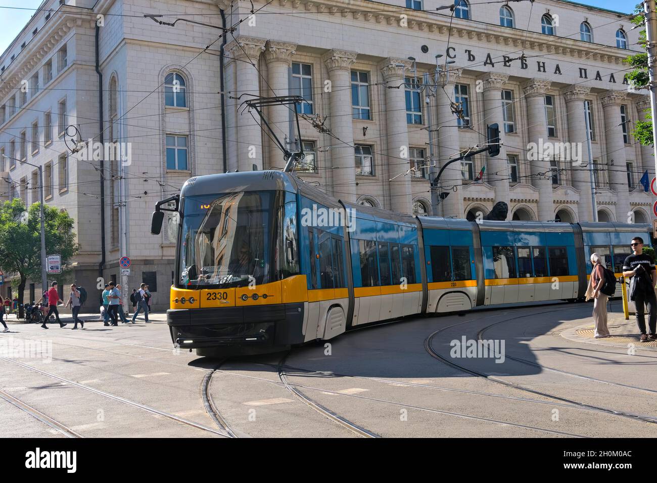 Tram per le strade di Sofia, Bulgaria Foto Stock