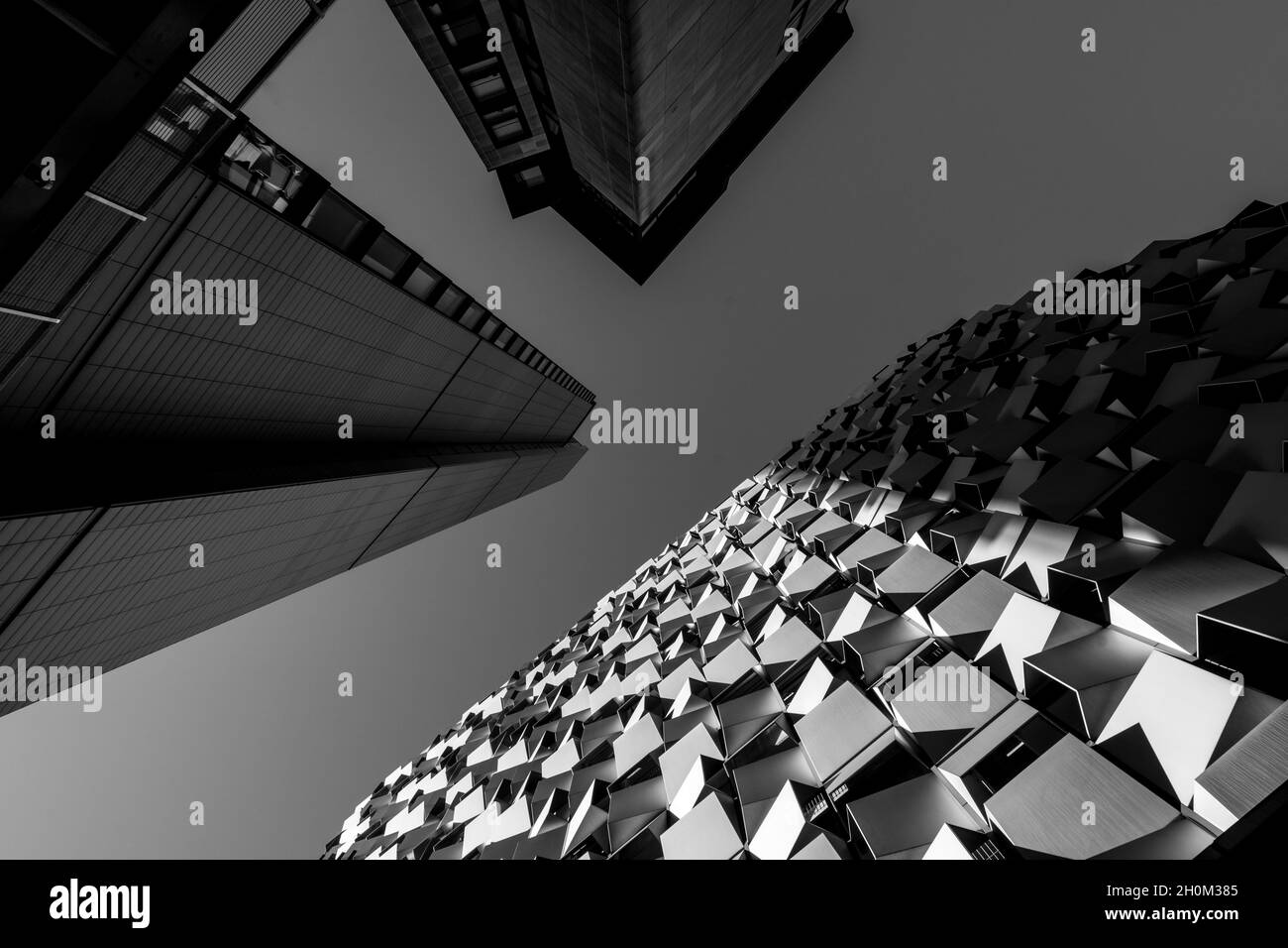 Architettura urbana con scogliera Foto Stock