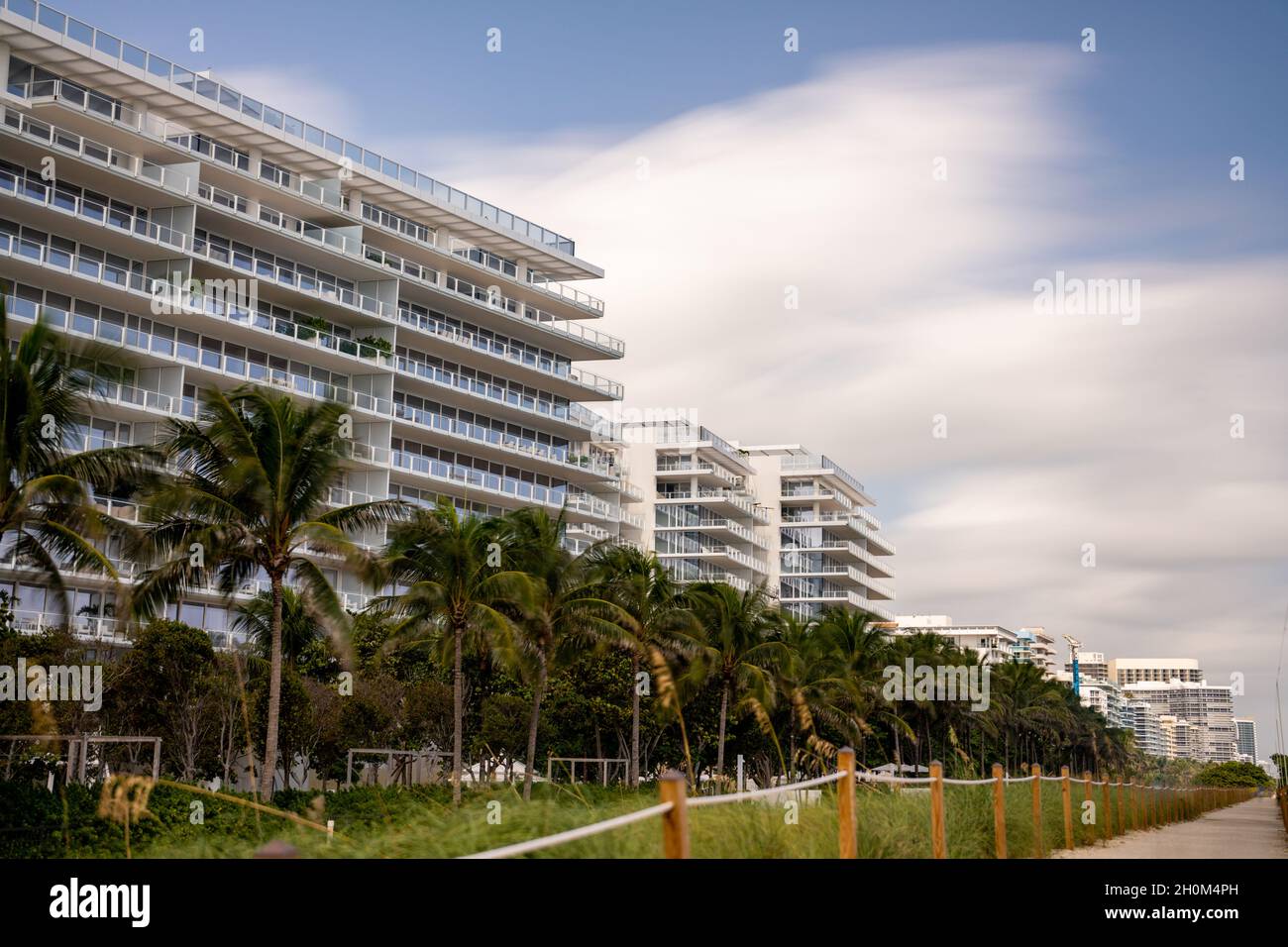 Condominiums on Surfside Beach Miami Florida USA Foto Stock