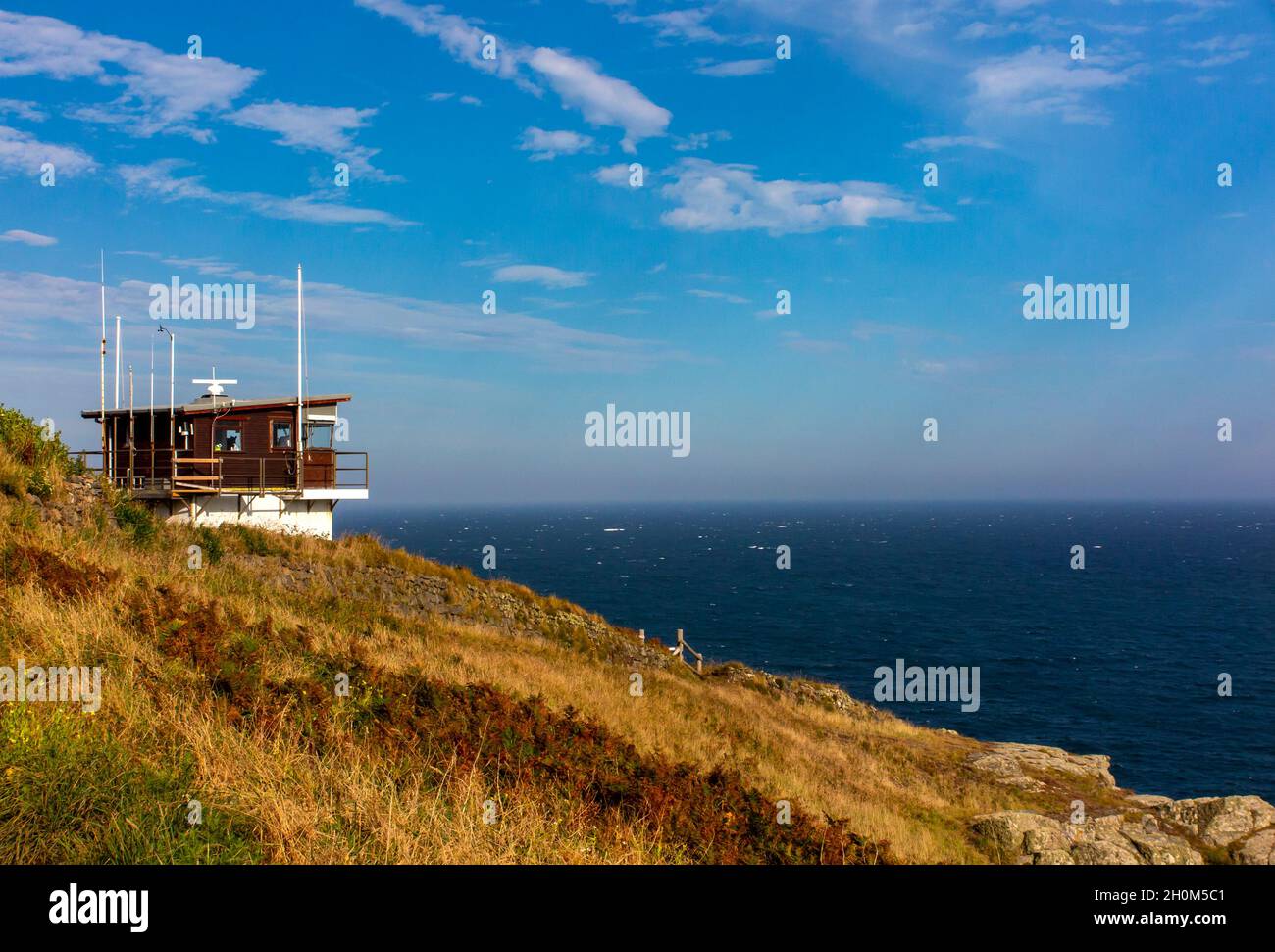 Stazione di osservazione costiera National Coastwatch a Bass Point sulla penisola di Lizard nel sud della Cornovaglia Inghilterra Regno Unito Foto Stock