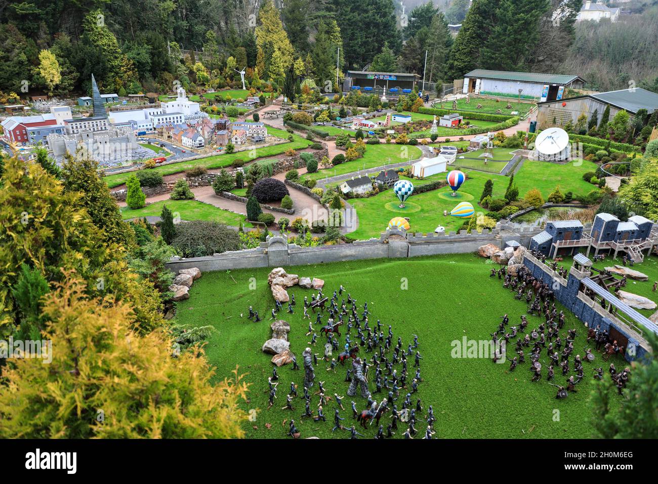 Il campo di battaglia a Model Village, Babbacombe, Torquay, Devon, Inghilterra, REGNO UNITO Foto Stock