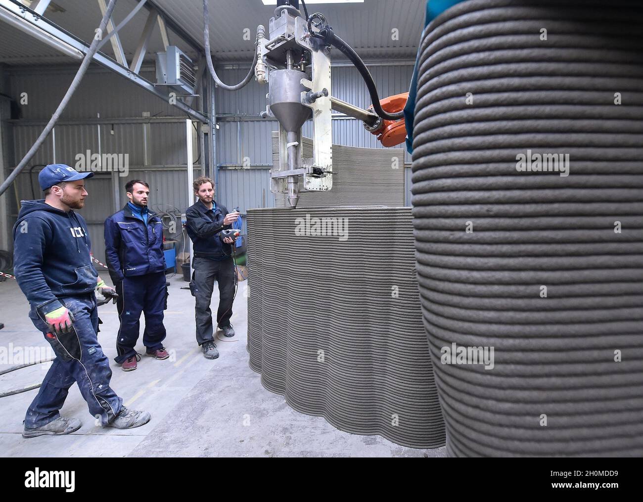 Zdar nad Sazavou, Repubblica Ceca. 13 ottobre 2021. Azienda di automazione ICE Industrial Services presenta la prima azienda robotica per la stampa 3D di prodotti in calcestruzzo a Zdar nad Sazavou, Repubblica Ceca, 13 ottobre 2021. Credit: Lubos Pavlicek/CTK Photo/Alamy Live News Foto Stock