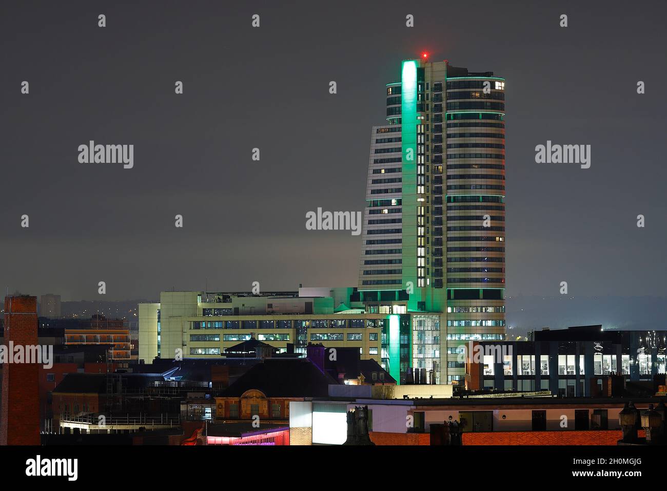 Bridgewater Place a Leeds si trova a 112 m ed è stato il primo grattacielo di Leeds. Ora è il secondo edificio più alto da quando è stata costruita la nuova Altus House di 116 metri. Foto Stock