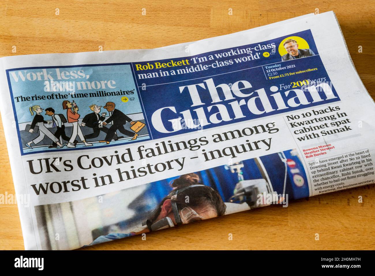 Il titolo della prima pagina di Guardian del 12 ottobre 2021 legge i fallimenti del Covid britannico tra i peggiori nella storia - inchiesta. Foto Stock